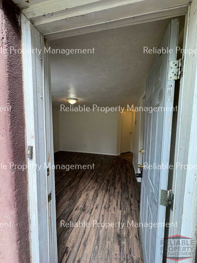 Building Photo - 560 I St