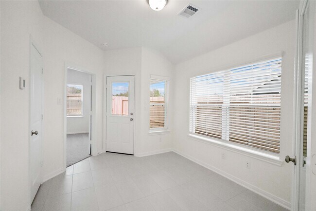 Building Photo - 623 Silver Pear Ct