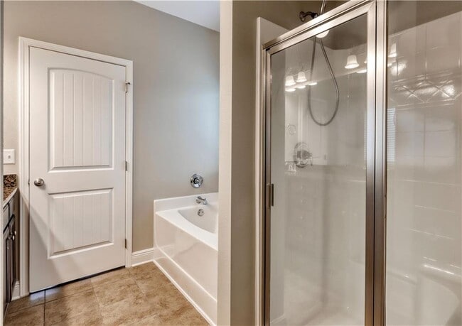 Building Photo - 657 Parish Lakes Dr