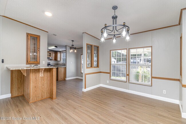 Building Photo - 4755 Cambridge Dr