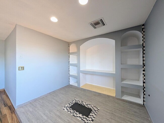 Building Photo - 3848 W North Ln