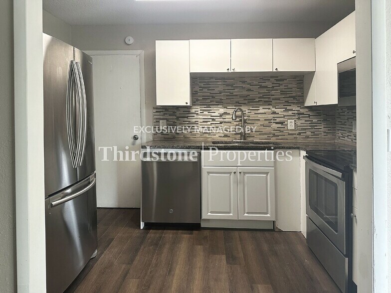 Building Photo - 8544 Oak Leaf Rd