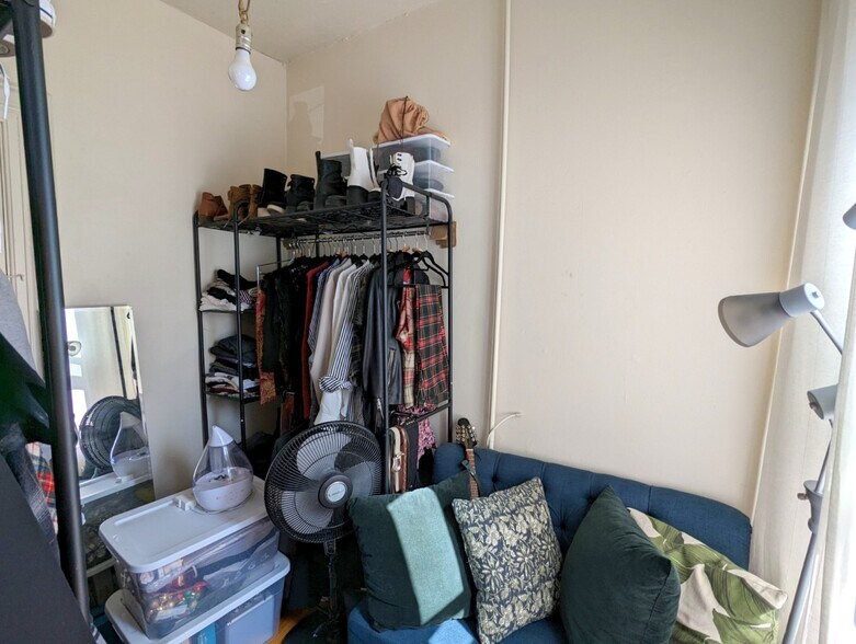 Building Photo - 8 Evergreen Sq