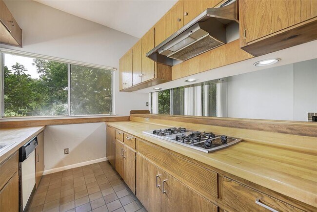 Building Photo - 6305 Shadow Valley Dr