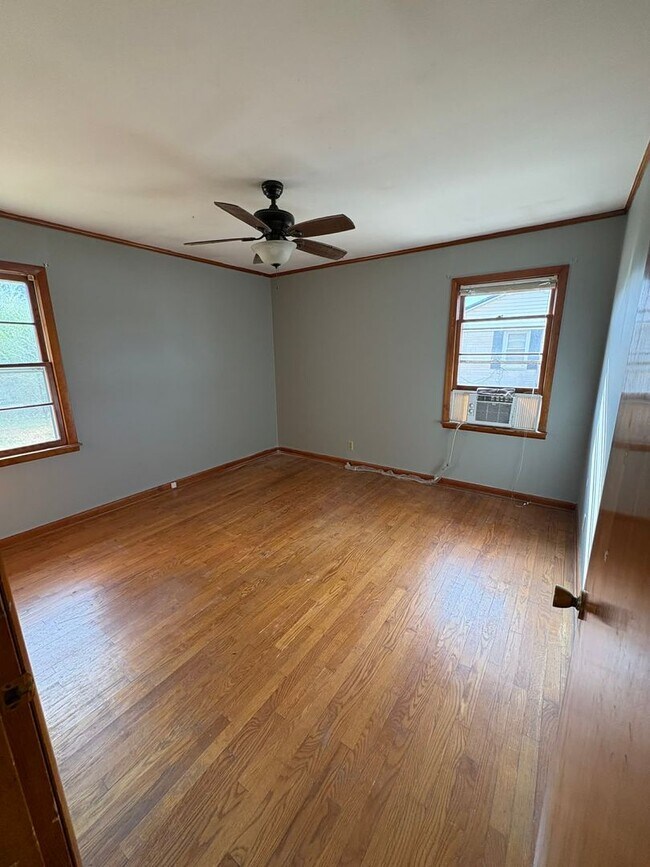 Building Photo - Comfortable Small-Town Living