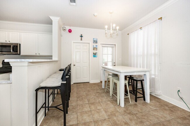 Building Photo - 900 Dean Lee Dr