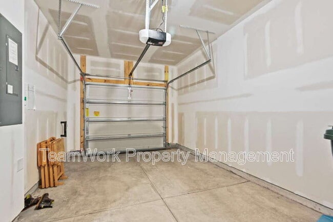 Building Photo - 1202 Scarlett Maple St