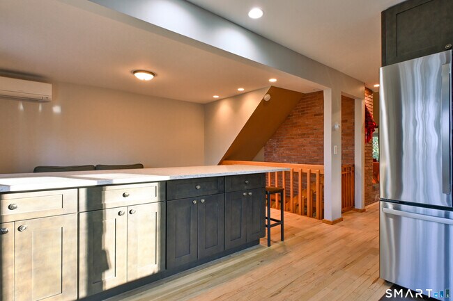 Building Photo - 7 Candleview Dr