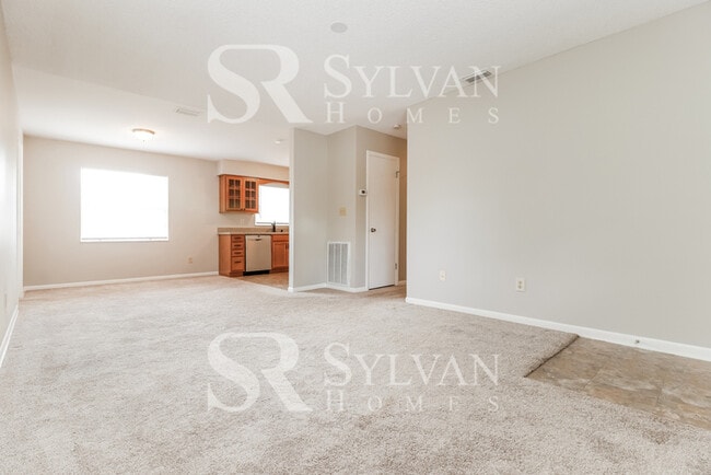 Building Photo - Welcome home to this 3 bedroom, 1 bathroom home