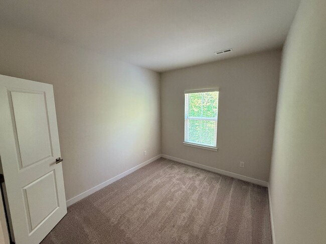 Building Photo - Brand New Townhome in the heart of Charotte