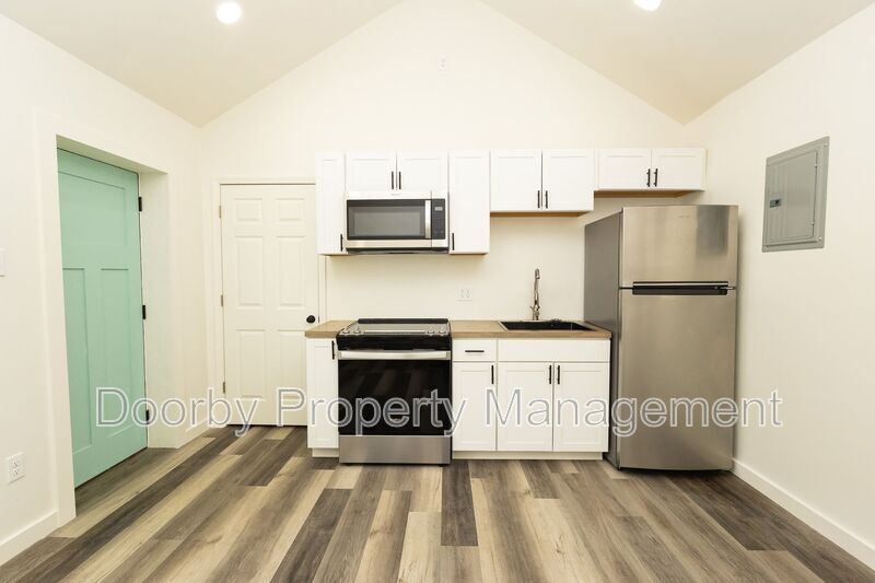 Building Photo - 5640 US-41
