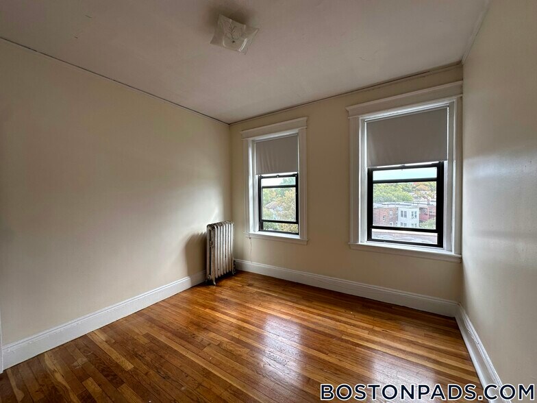 Building Photo - 1144 Commonwealth Ave