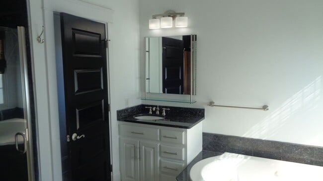 Building Photo - Spacious~Charming~Dilworth! 3800 SF 4 Beds 3.5 Baths