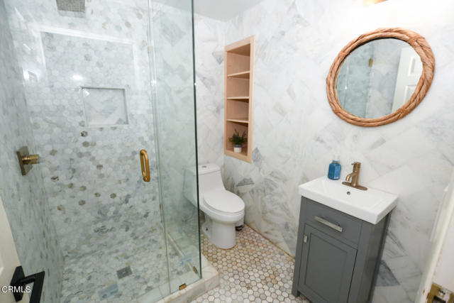 Building Photo - 545 N Avocado Pl
