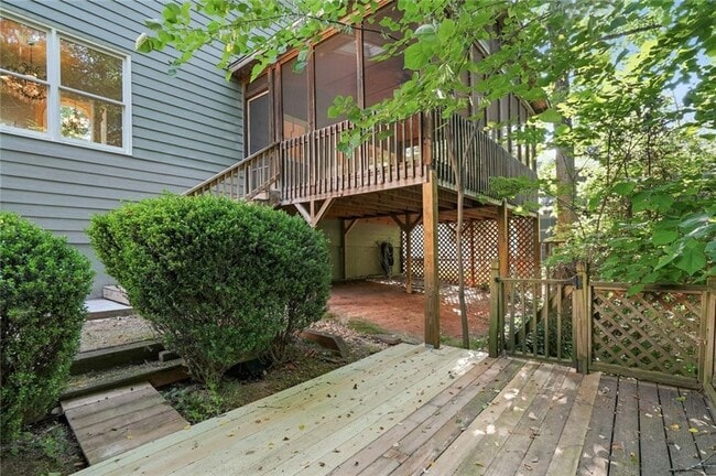 Building Photo - 360 Landing Entry