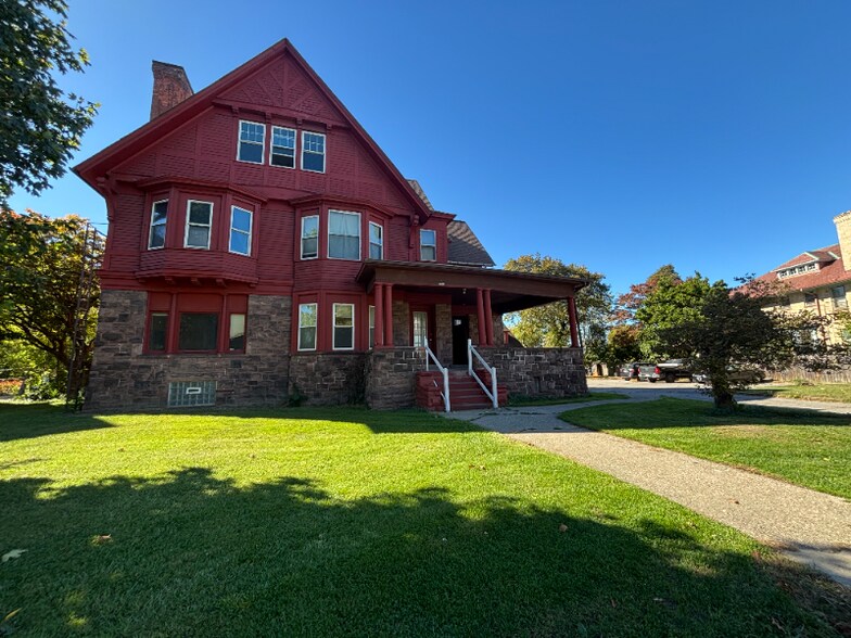Primary Photo - 1063 St Paul St
