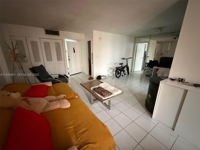 Building Photo - 16909 N Bay Rd