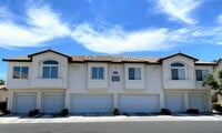 Building Photo - 2 BEDROOM 2 BATH IN NORTHWEST DOUBLE GATED GOLF COURSE COMMUNITY!