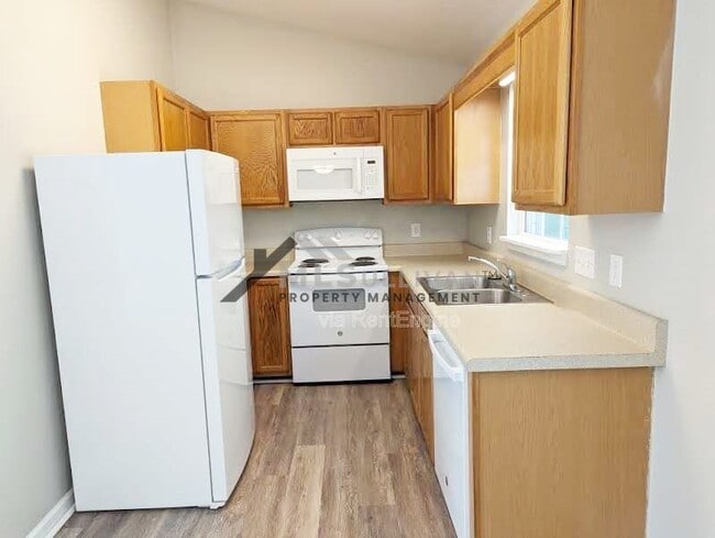 Building Photo - 200 Belle Ct