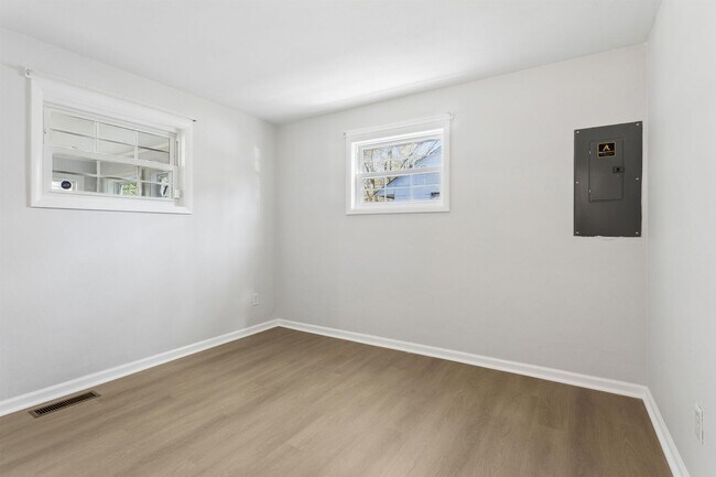 Building Photo - 3BR Rancher Hampton/Langley AFB