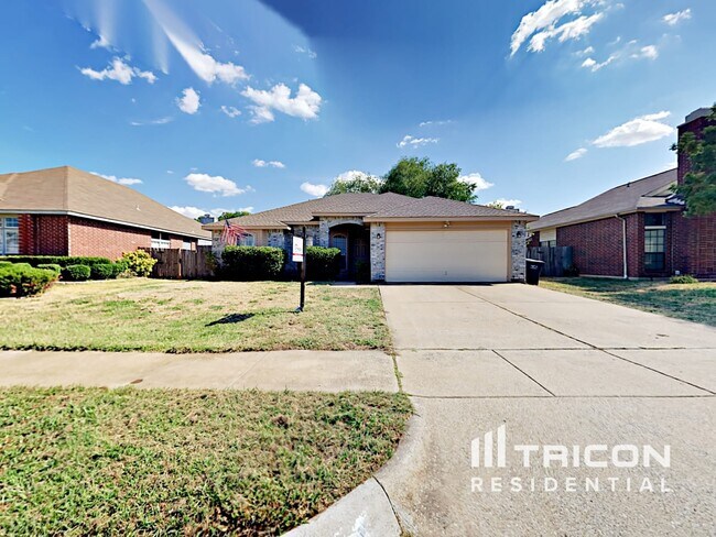 Building Photo - 2545 Clovermeadow Dr