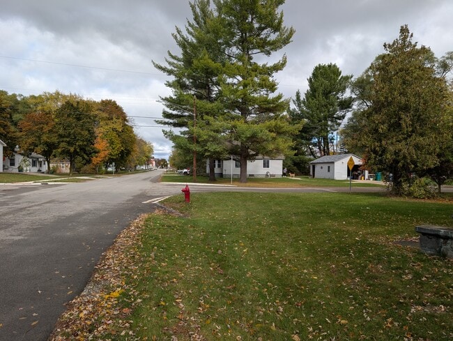 Building Photo - 415 S Silverleaf St