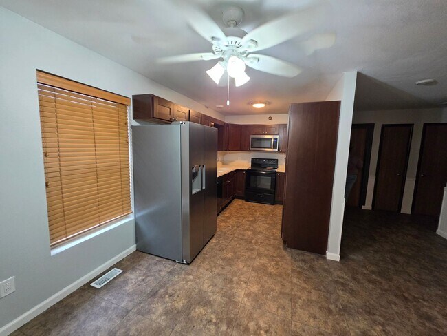 Building Photo - 1125 Latigo Dr