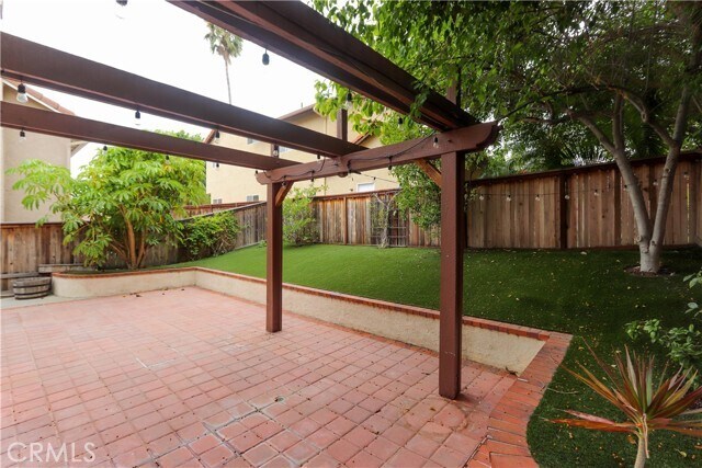 Building Photo - 25075 Sanoria St
