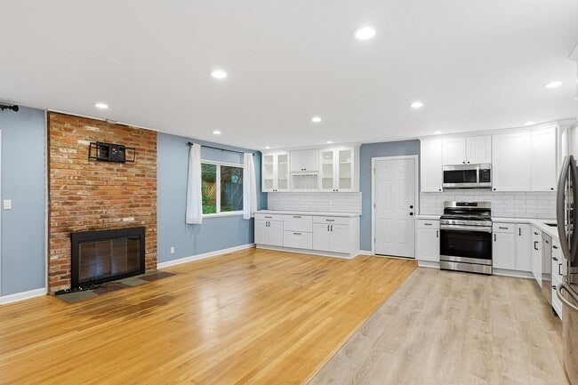 Building Photo - Charming One-Level 3 Bedroom/ 1.5 Bath Beaverton Home | Large ¼-Acre Lot