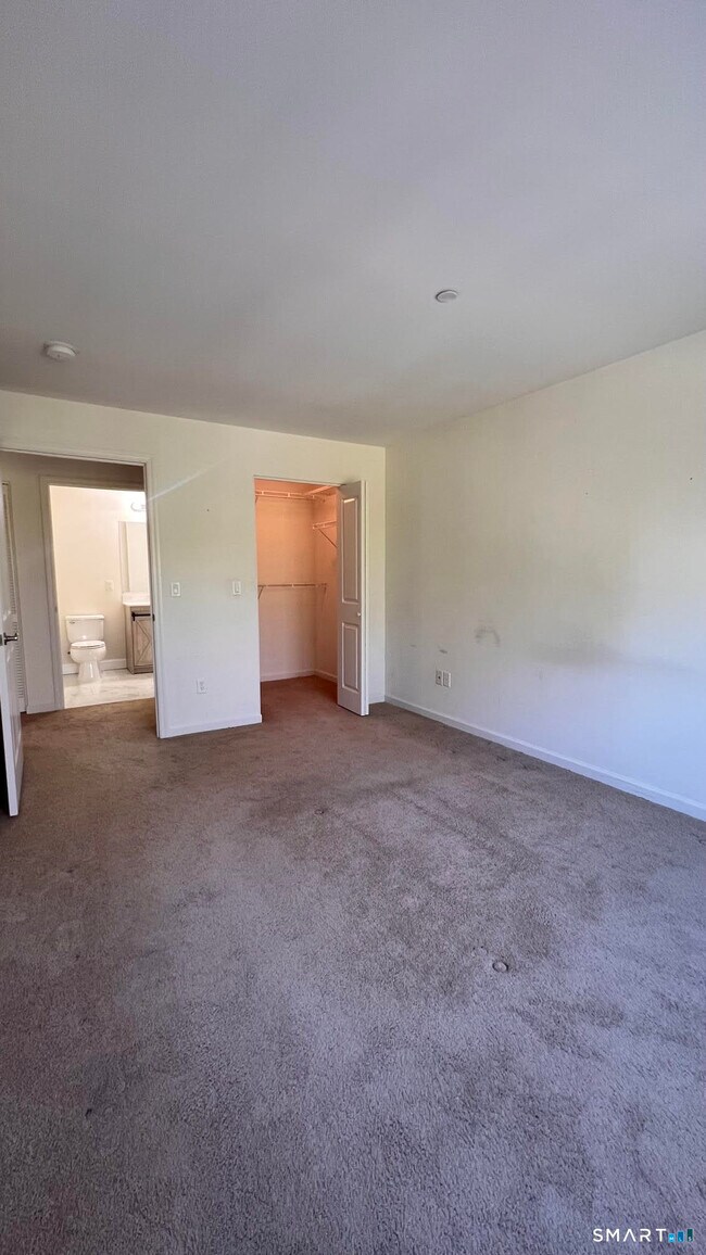 Building Photo - 26 School House Dr