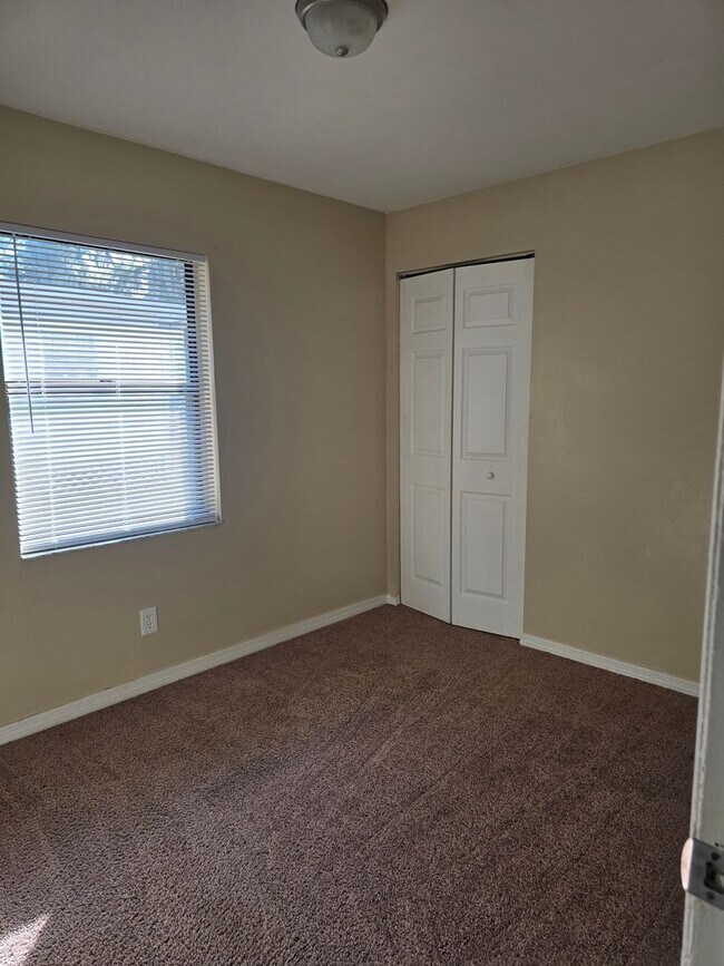 Building Photo - 3 bedroom 1 bath home