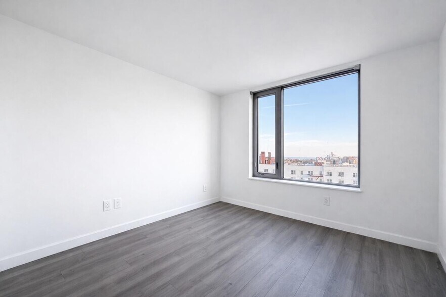 Building Photo - 1524 Sheepshead Bay Rd