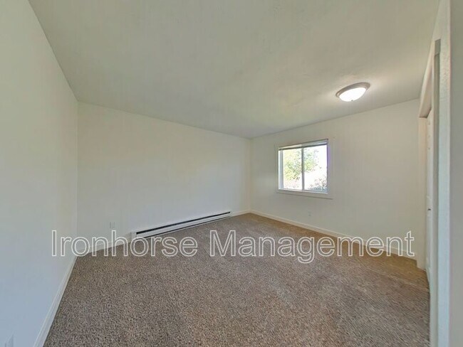 Building Photo - 119 S 15th Ave