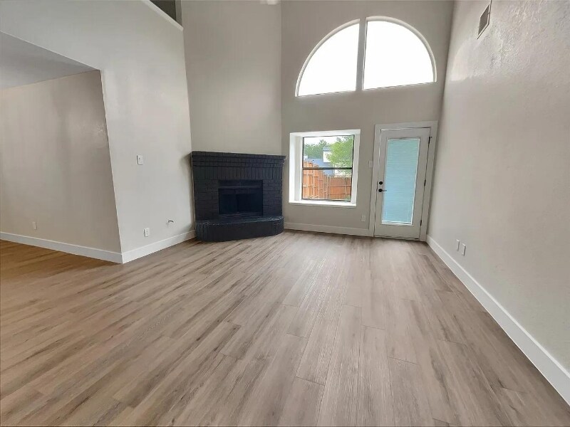 Building Photo - 811 Fawn Valley Dr