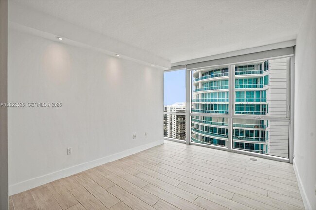 Building Photo - 2101 Brickell Ave