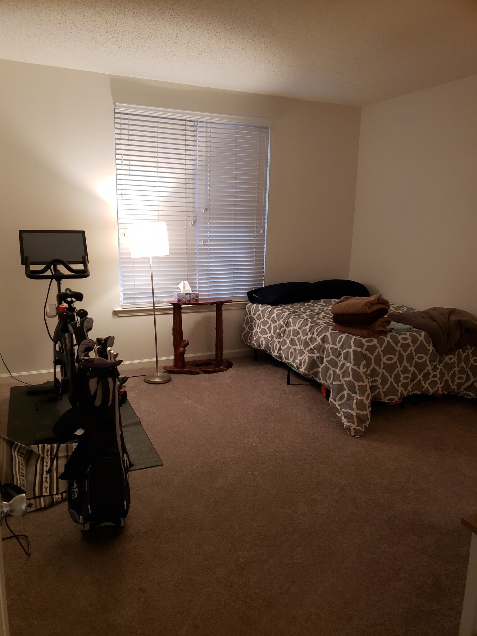 Second bedroom w/Closet - 405 W 7th St