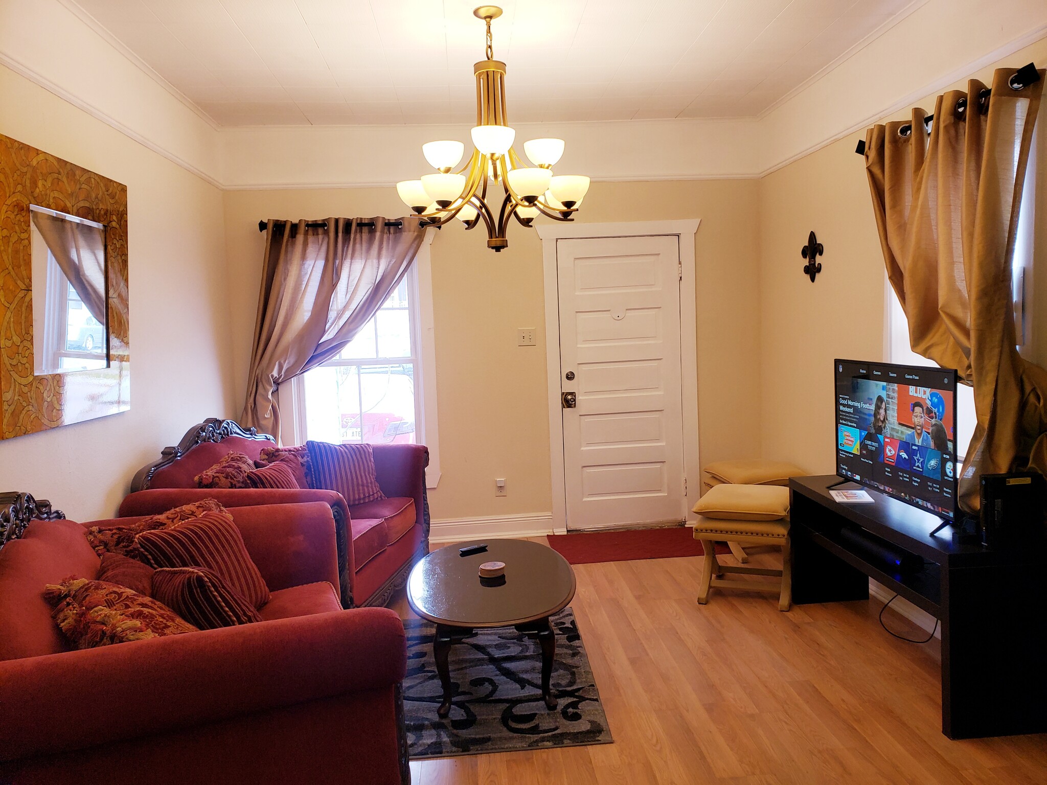 Living room & front door - 2553 Jasmine St