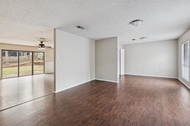 Building Photo - 324 Olive St