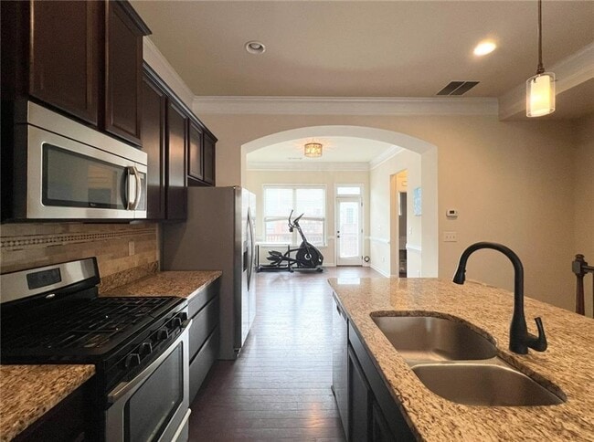 Building Photo - 1650 Sabastian Point