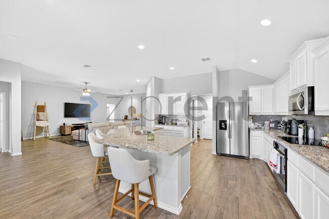 Building Photo - 2650 Streamside Dr