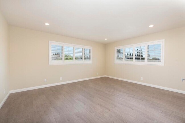 Building Photo - **Remodeled** spacious 5 bedroom home!!!