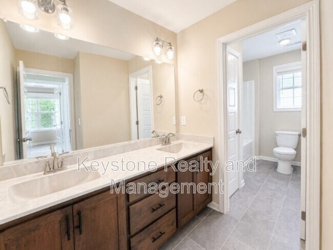 Building Photo - 384 Wingfield Dr