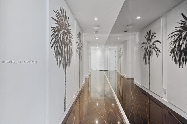 Building Photo - 18555 Collins Ave