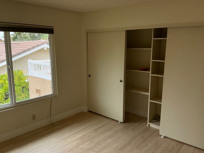 Building Photo - Charming 4 Bedroom 2 Bath 2 Story Home in ...