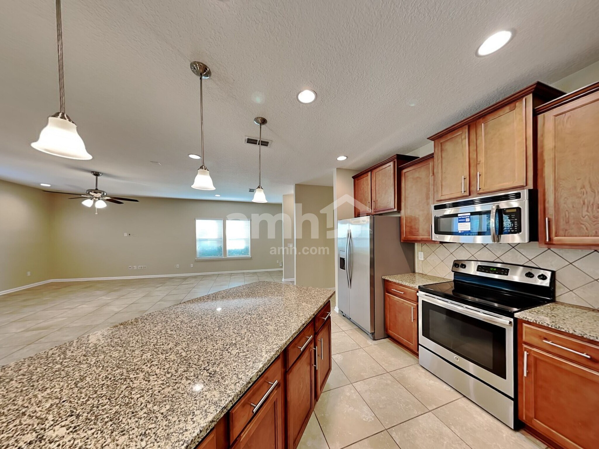 Building Photo - 332 Silver Glen Ave