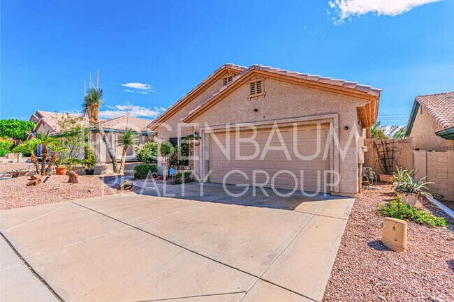 Building Photo - Gorgeous 3-bedrooms, 2-baths home in the d...