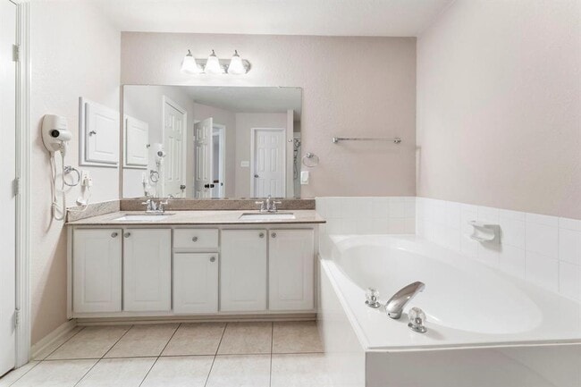 Building Photo - 46 Alderon Woods Pl