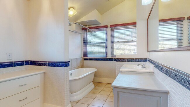 Building Photo - HISTORIC EDO 2/BD 2/BA CONDO