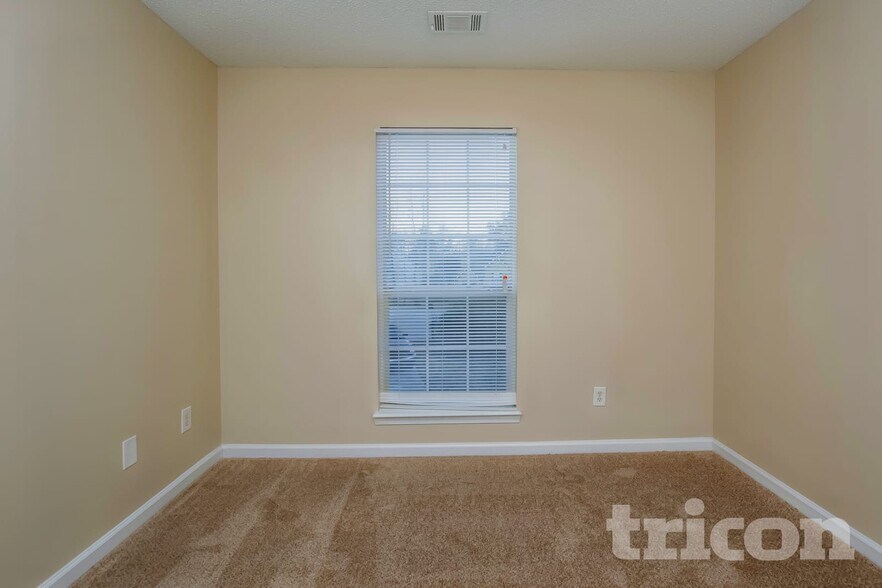 Building Photo - 5002 Ceylon Dr