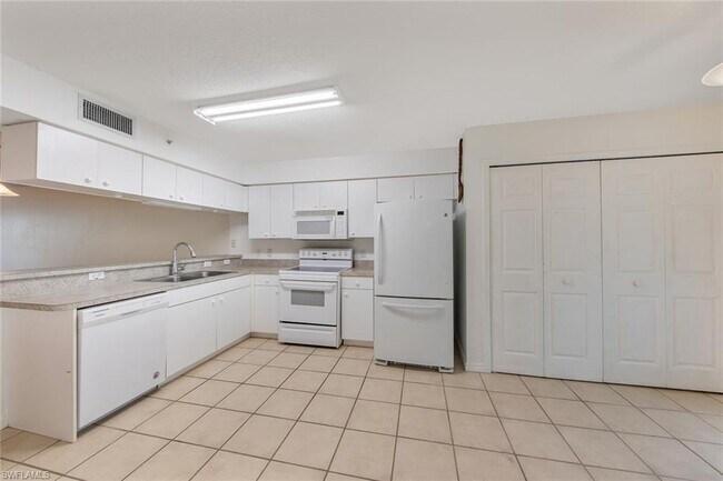 Building Photo - 25735 Lake Amelia Way